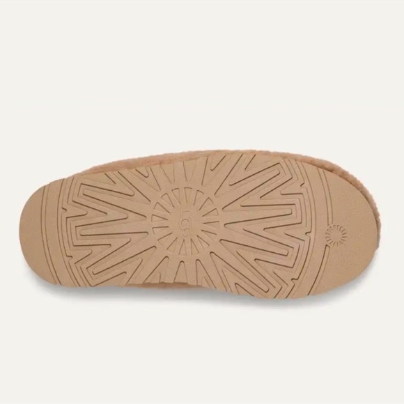 New UGG TAZZ Platform Maxi Curly! - Picture 2 of 10